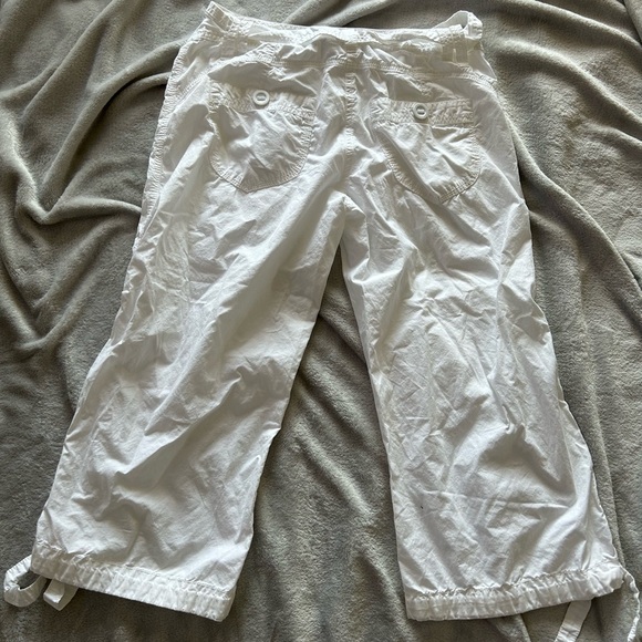White Cargo Low Rise H&M Capris - Picture 3 of 3